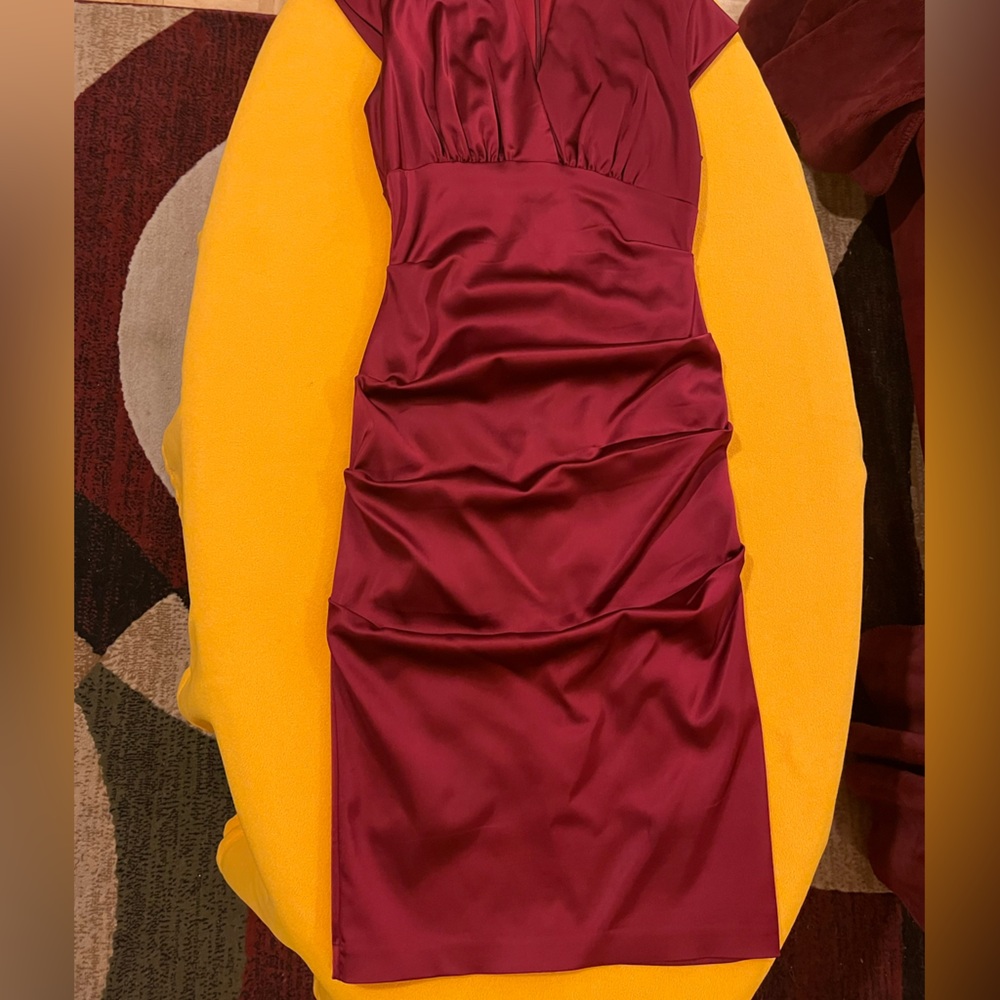 Burgundy Evening Dress. Satin. Ruching on the skirt V-neck. Size S. Xscape brand - Picture 6 of 13